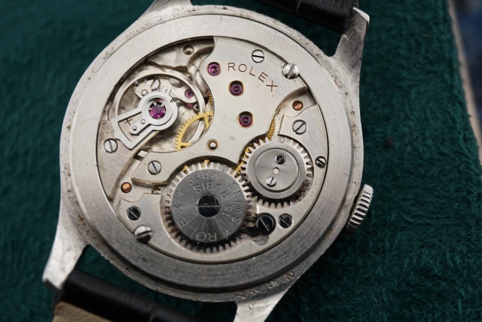 Reloj Rolex vintage de segundos pequeños de acero inoxidable de 30 mm resistente a los golpes de los años 40 Foto 4 de 4