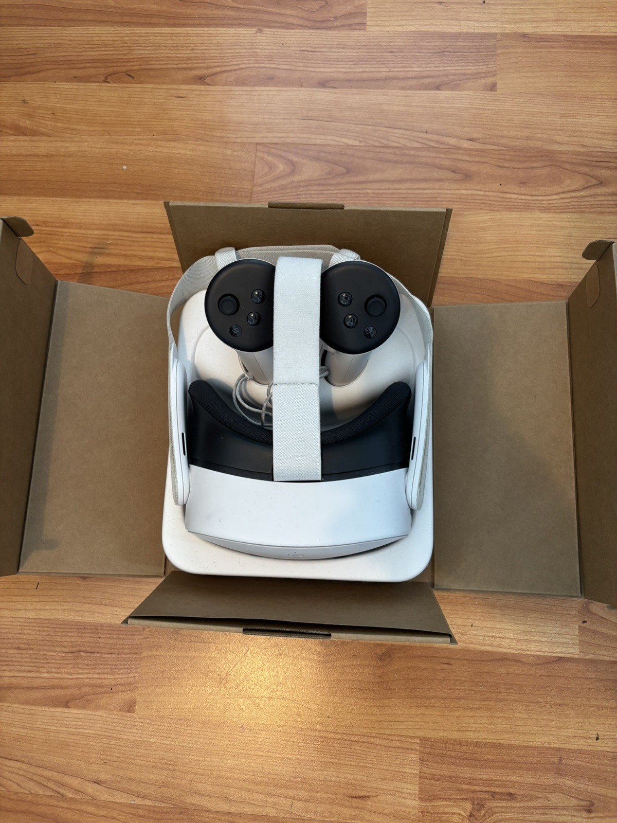 Meta Quest 3S Virtual Reality Headset 128GB White WITH BOX