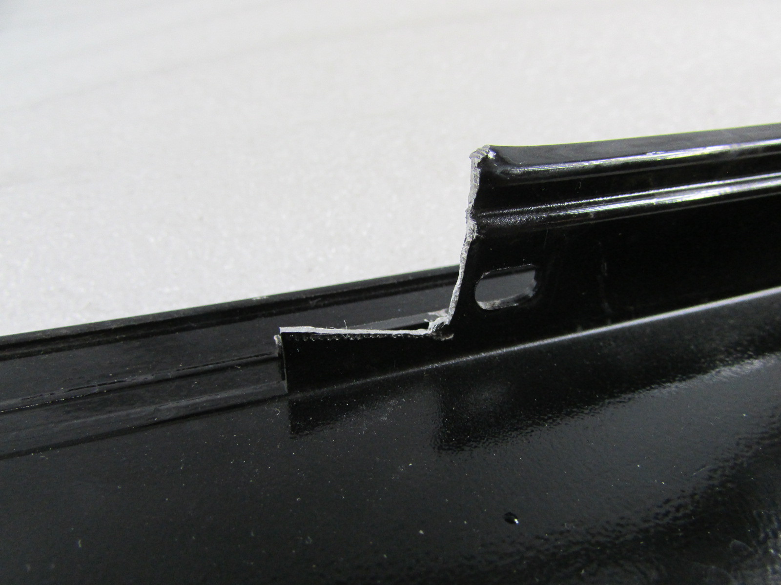 Maserati Quattroporte, LH, Left Front Door Moulding/Trim, Used, P/N 670066400