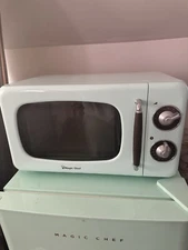 Magic Chef 7 cu. ft. Retro Microwave 700W (MCD770CM)
