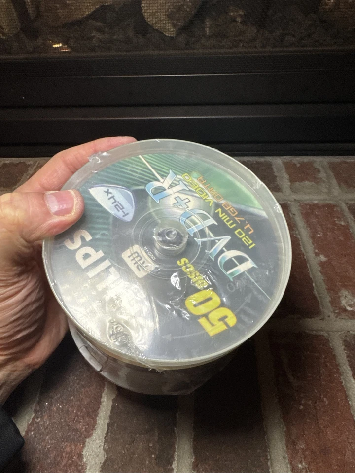 Philips DVDR1S02/751 4.7GB 120-Minute 2.4x DVD+Rs 50 ct. Cake Box Spindle Sealed - Image 2 of 4