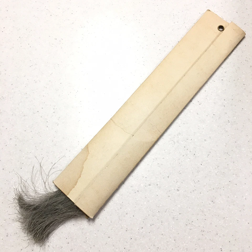 Rice's Waxed Silamide Hand Sewing Thread Skein 675 Yds Gray Silver #2609 Size A - Image 3 of 3