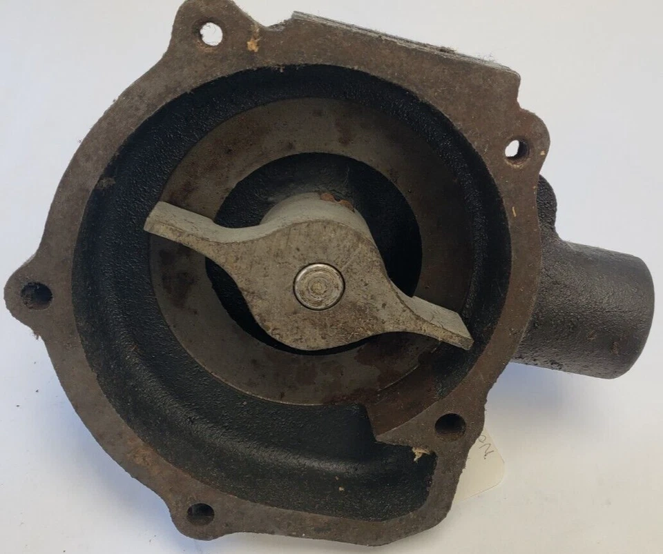 1938-1940 Chrysler New Yorker 8 Cylinder Engine Coolant Water Pump 947535 NOS. - Image 3 of 4