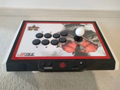 Mad Catz Street Fighter V Arcade Fight Stick Tournament Edition 2+