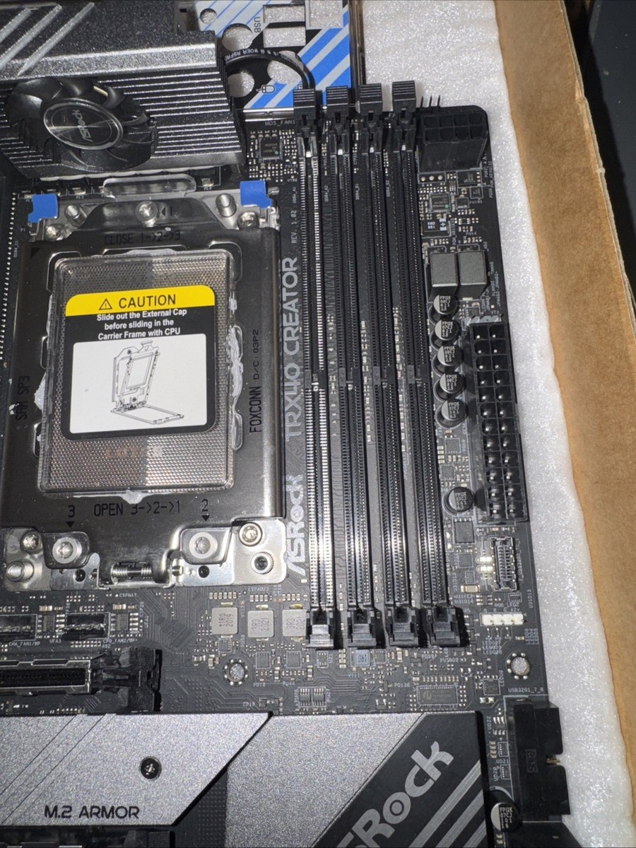 Asrock TRX40 Creator Socket sTRX4 DDR4 M2 WiFi BT USB 3.2 Type-C