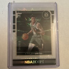 Panini NBA Hoops Rookie Serial Numbered Tyler Smith #263 Bucks Basketball Card. rookie card picture