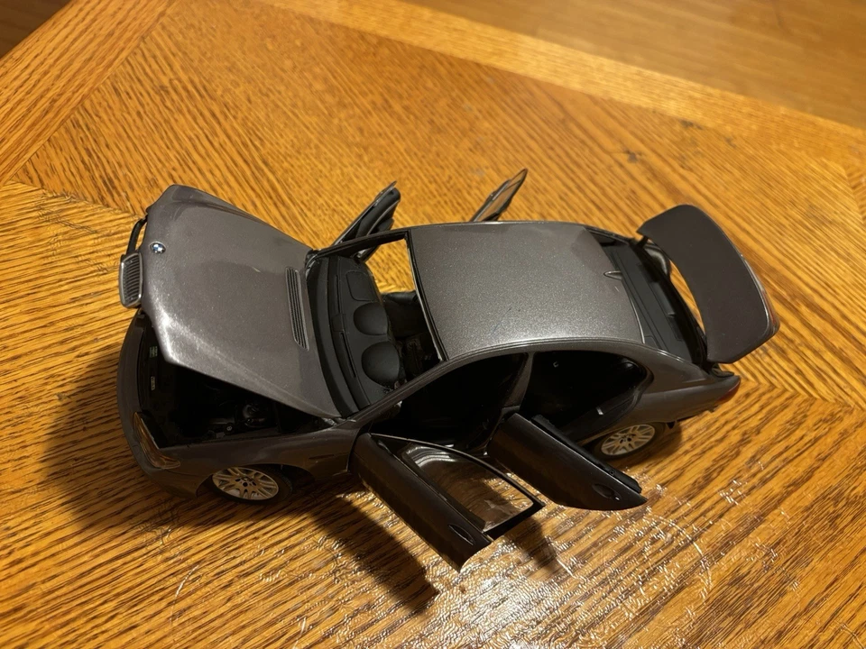 1:18 kyosho BMW 7 Series 745i Gray - Image 4 of 4