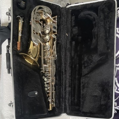 Bundy Alto Saxophone Brass Gold Lacquered with Case & Mouthpiece