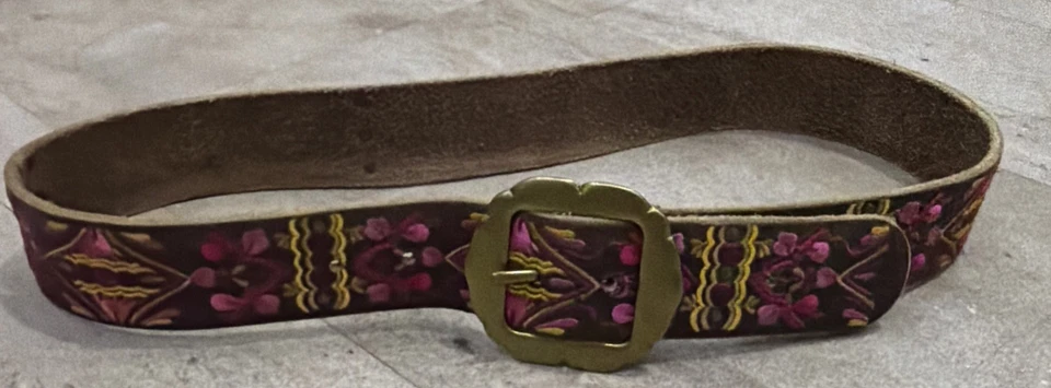 Lucky Brand Brown Leather Belt Red Embroidery size medium Gold Buckle - Image 2 of 4