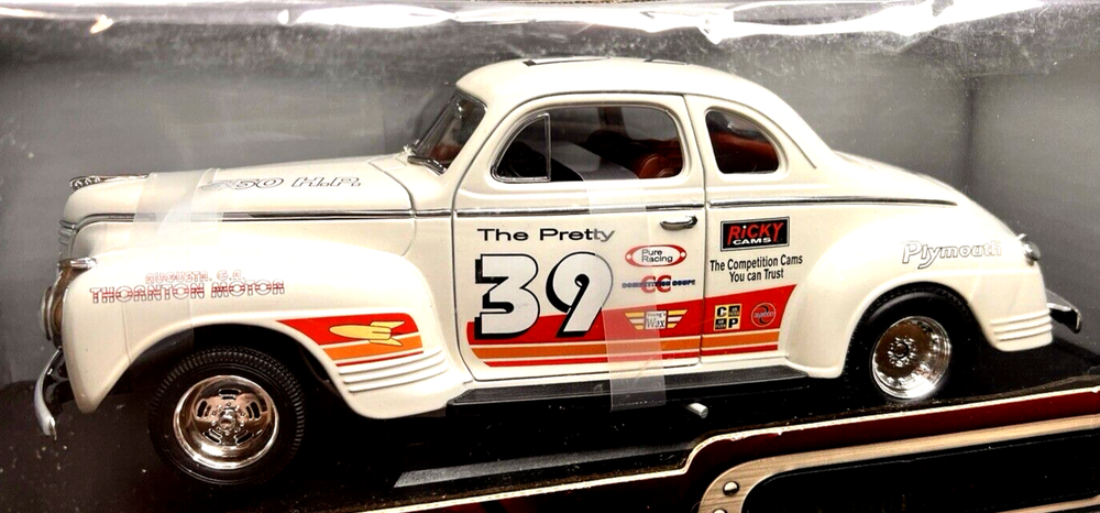 1941 Plymouth Pro Street 1:18 Road Legends Diecast Car Model Car Toy Car