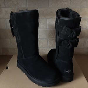 tall black bailey bow uggs