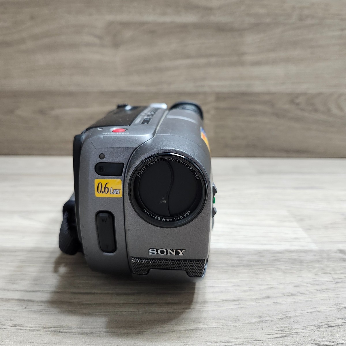 Sony Handycam Vision Video Camera Recorder CCD—TRV12 READ
