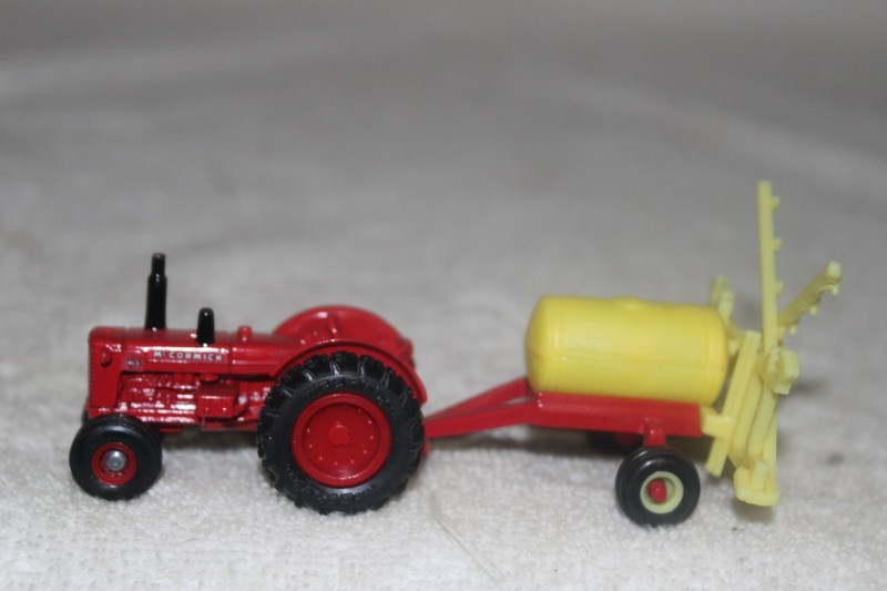 1/64 McCORMICK WD-9 W/SPAYER