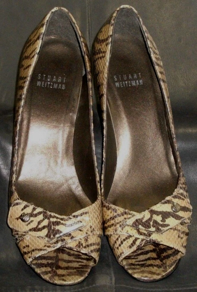 Stuart Weitzman women's snake print leather open peep toe pump shoes size 6 1/2M - Image 3 of 4