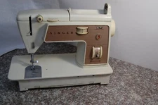Q2 Singer Touch & Sew Deluxe Zig Zag M758 1970