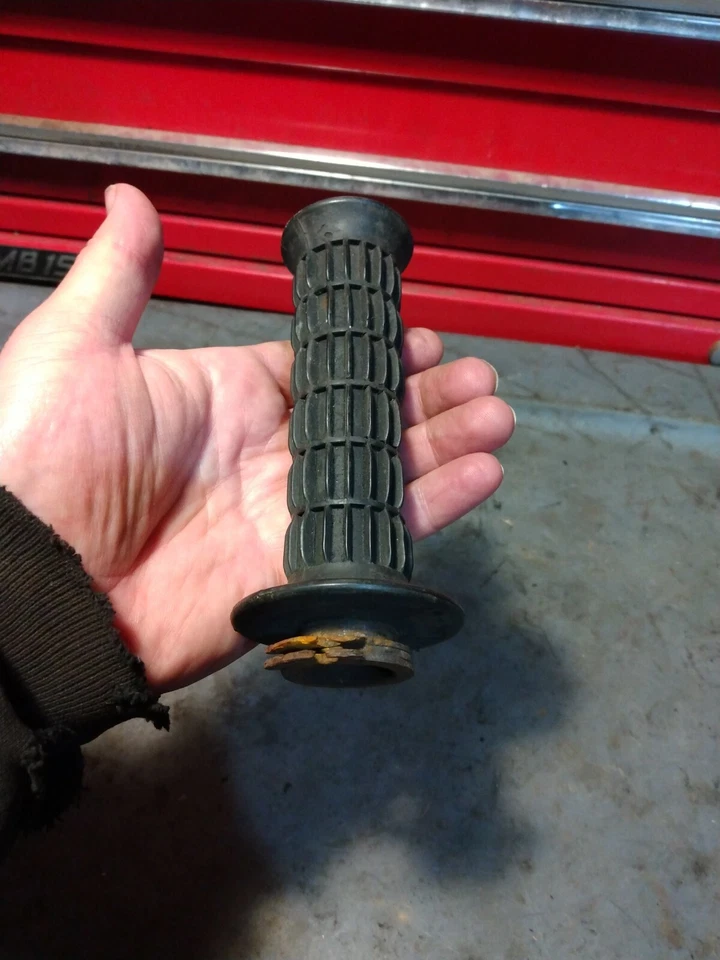 Tubo de acelerador lateral derecho para manillar Suzuki Sp125 1982 agarre OEM tubo de metal usado Foto 2 de 4