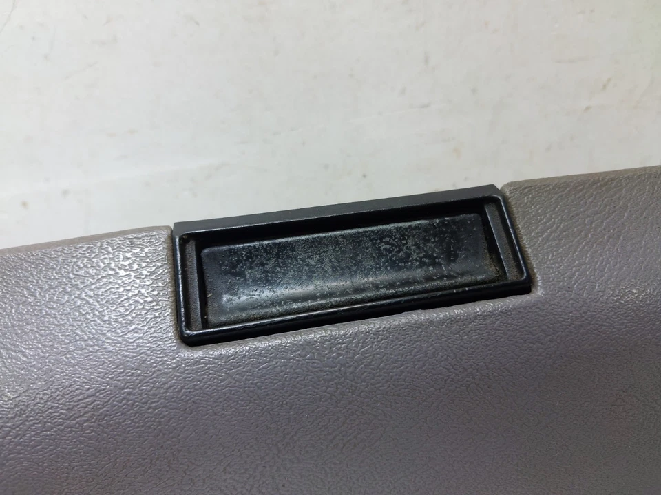 GMT 400 1988-1994 Silverado Sierra Yukon C K 1500 tablero guantera puerta gris Foto 4 de 4