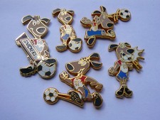 5  pins COUPE DU MONDE DE FOOTBALL USA MASCOTTE SITCKER  DONT 4 STARPINS TBQ