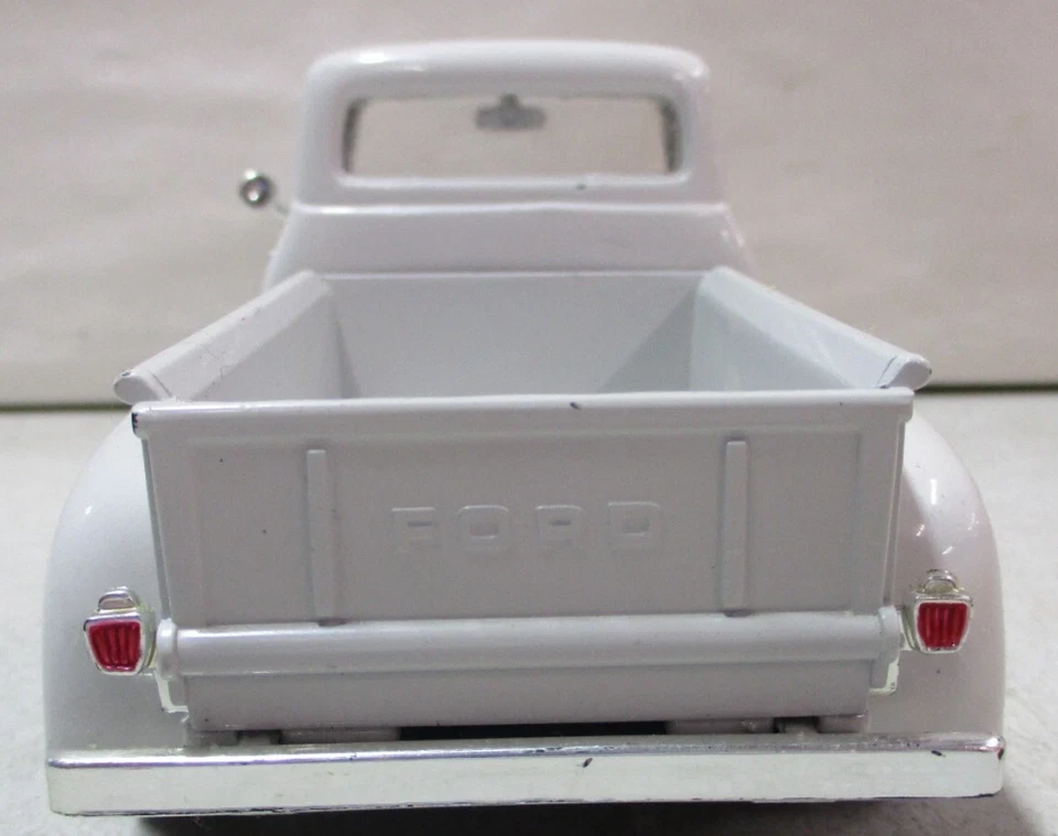 Camioneta Ford 1956 diecast 1/24 usada Foto 4 de 4