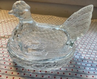 Vintage L.E. SMITH Hen with Chicks on Nest Clear Glass 7 Inch Long