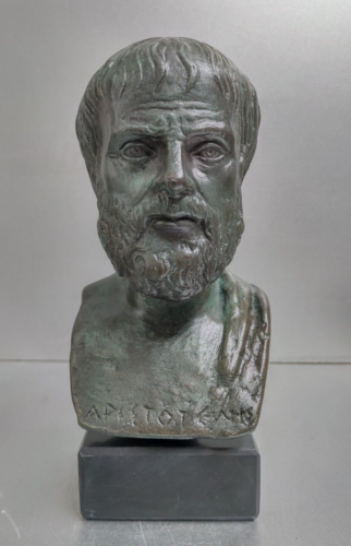 Estatua escultura de Aristóteles sobre base de mármol negro verde - Imagen 1 de 1