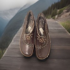 L  artiste Burbank Brown Leather Slip On Shoes Size EU 39 US 8 Spring Step Floral