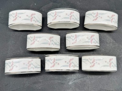 ROYAL DOULTON CARNATION H5084 FINE BONE CHINA SET 8 SERVIETTENRINGE 1982