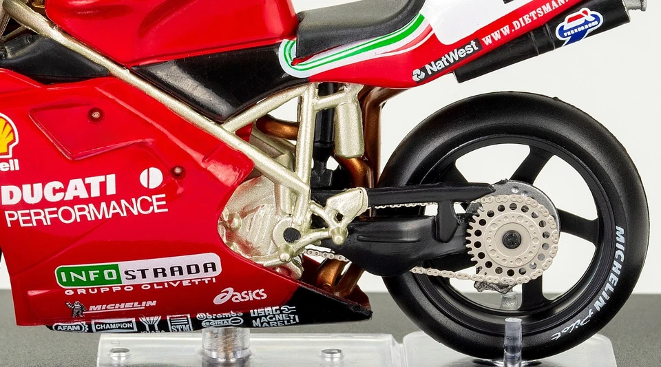 Ducati 996 Carl Fogarty 1999 Scala 1:24 Numero gara #1 Modellino Superbike SBK - Immagine 4 di 4