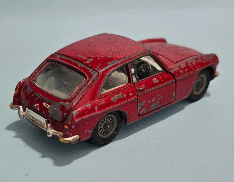 Corgi Toys MGB MG GT Made In Great Britain Folding Reclining Seats - Image 4 of 4