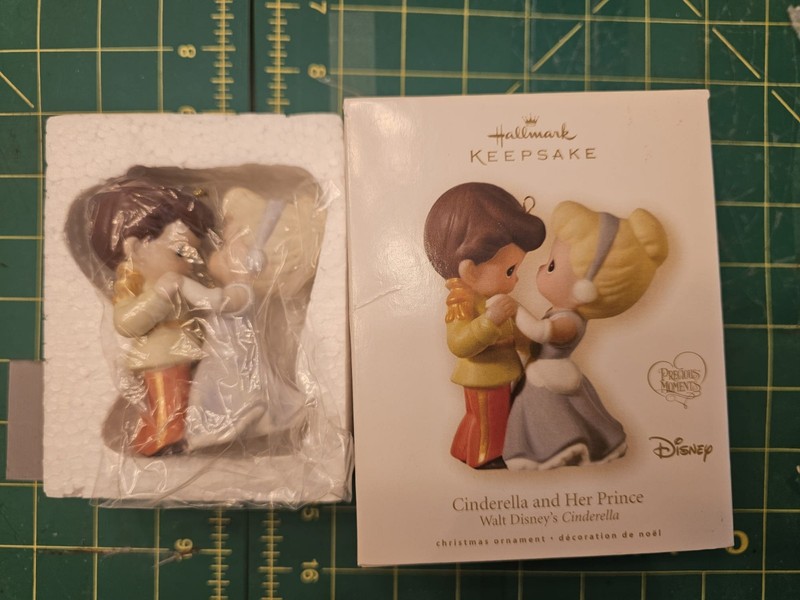 2007 Hallmark Keepsake Ornament Walt Disney "CINDERELLA & HER PRINCE"