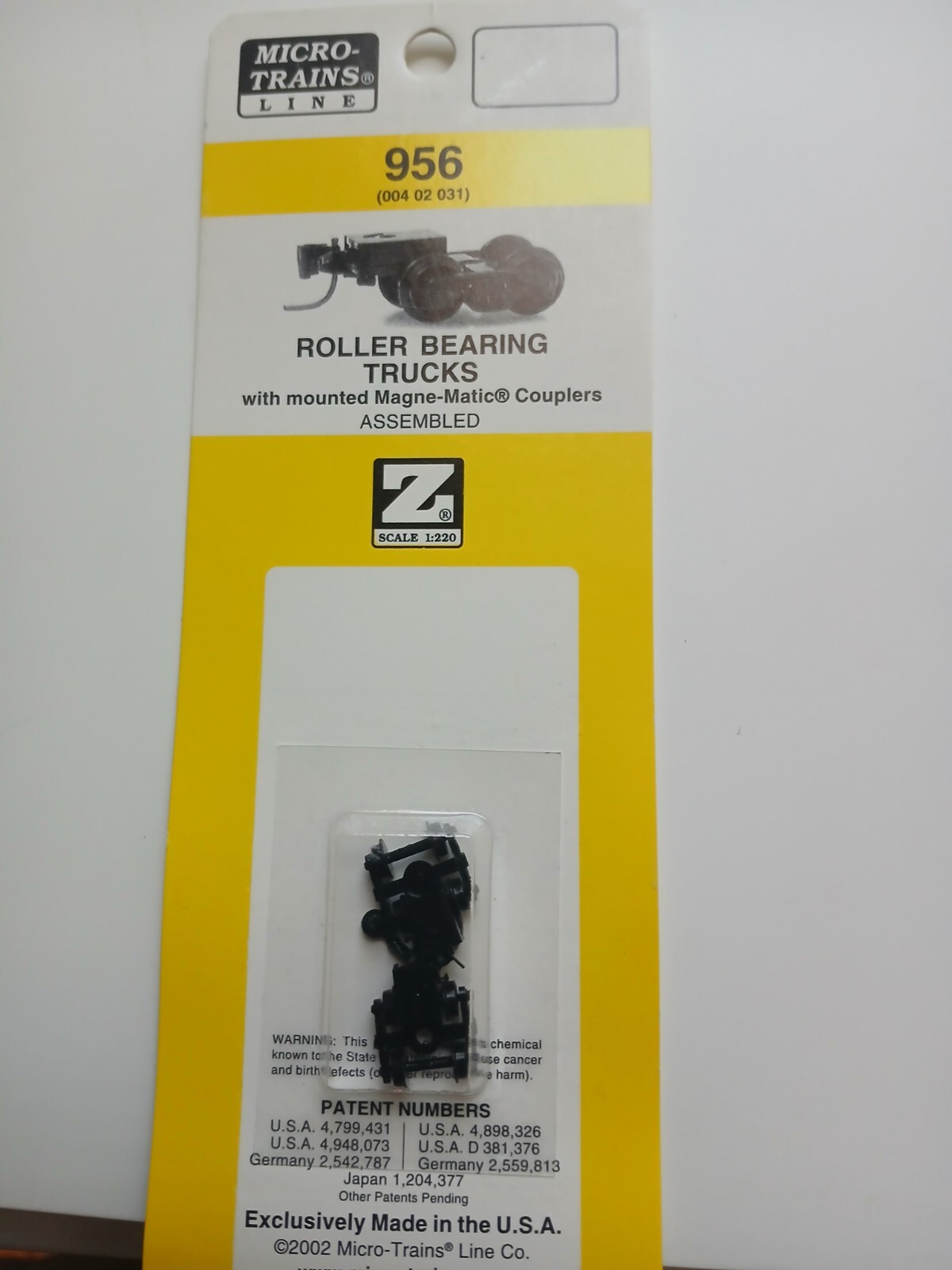 Micro Trains Z Scale 957 Roller Bearing Trucks With Couplers One Pair