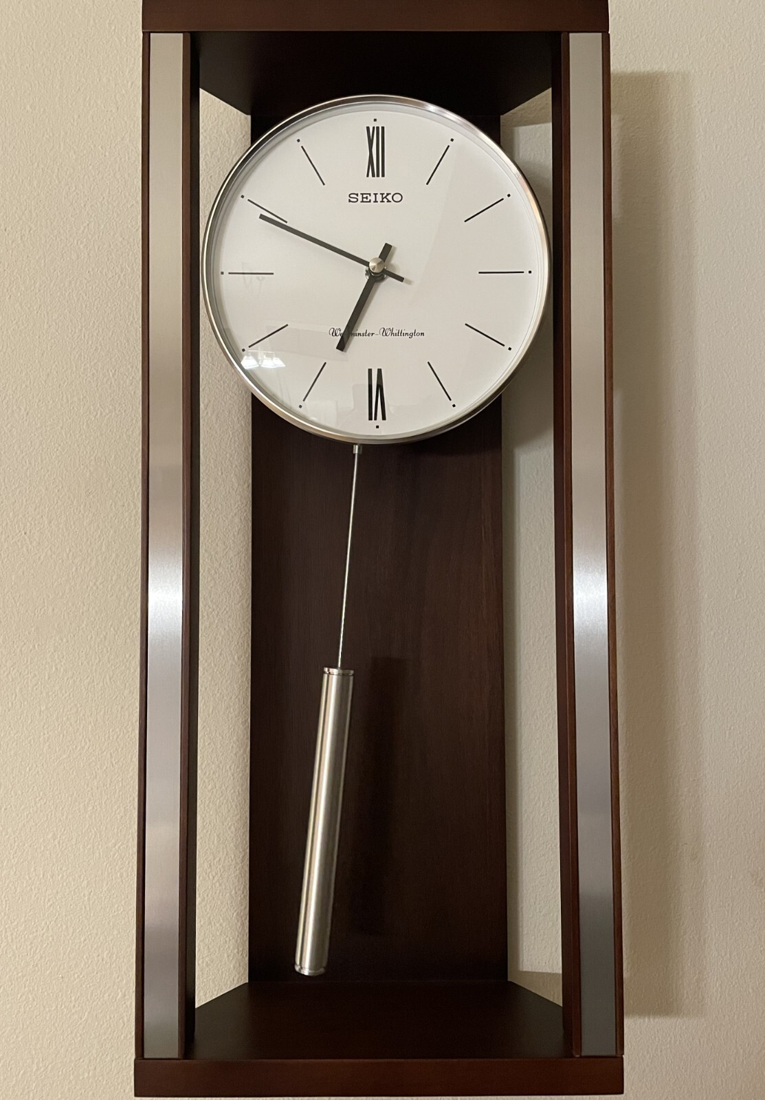 Arriba 72+ imagen seiko contemporary pendulum wall clock Thptnganamst