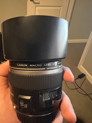 Canon USM APS-C EF-S60mm F/2.8 Macro Lens WITH LENS HOOD
