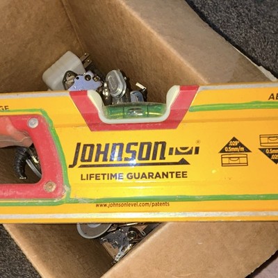 Johnson 48 in Magnetic Aluminum Box Beam Spirit Level, Yellow/Red