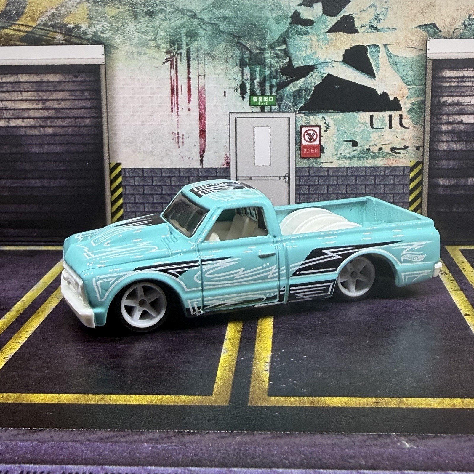 Hot Wheels ’67 Chevy C10 – Custom Wheel Swap