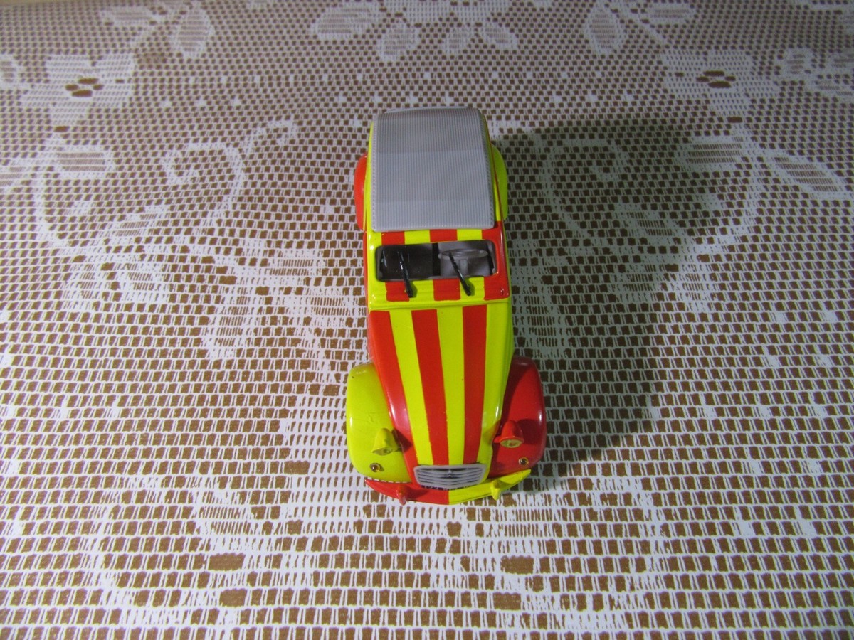 Norev Hachette Citroën 2cv 6 RCL Football 1970 – 1:43 – Jaune Et Rouge – Avec Blister