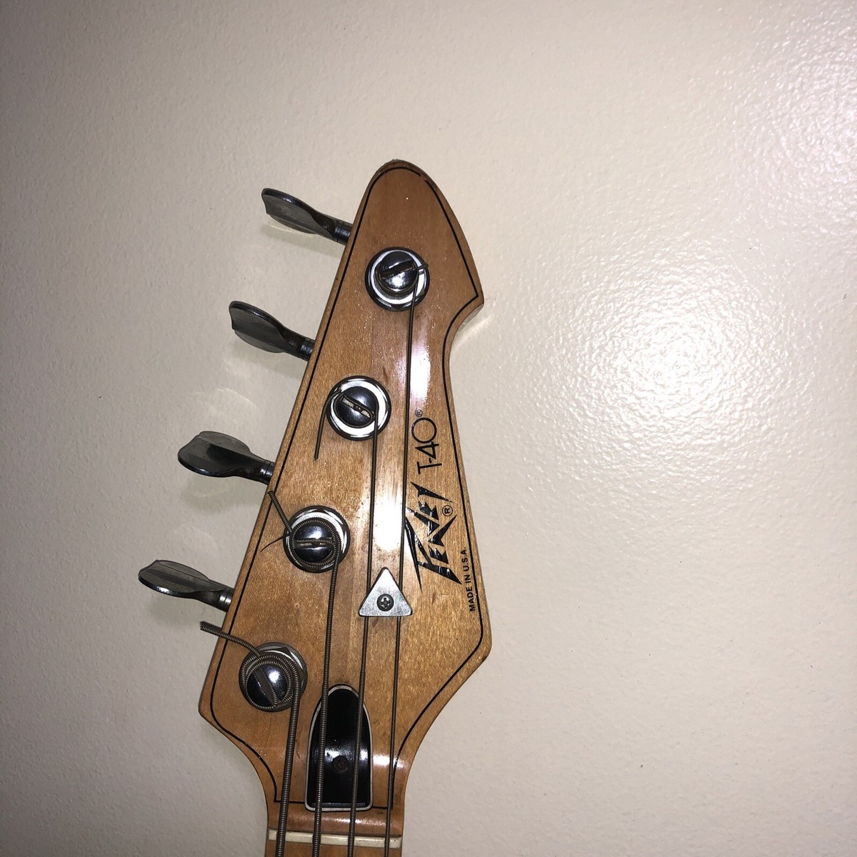 Peavey T-40 Bass Guitar, 4 String Pro White Finish, 1980 s/n, With