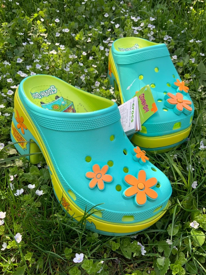 W8 US  CROCS Scooby-Doo Mystery Machine Siren Clog 210107 Lime Punch - Image 2 of 4