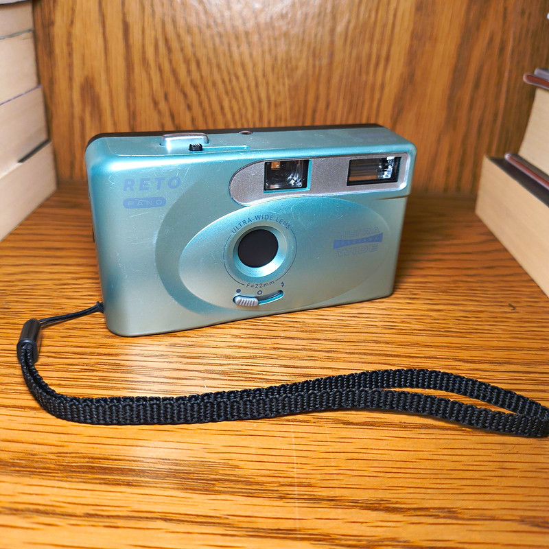 RETO PANO 35mm Point & Shoot Film Camera Panoramic Built-In Flash Green/Black