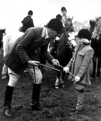 Rules are rigid hunting field here young follower Anne Tylden - 1951 Old Photo