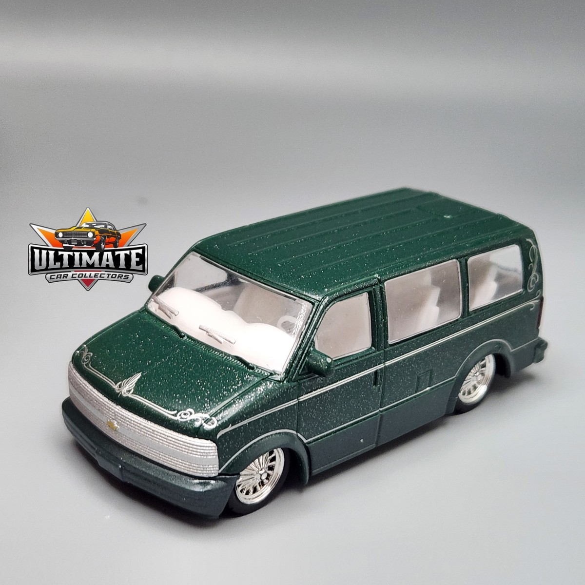1995 95 Chevy Astro Van Collectible 1/64 Scale Diecast Model