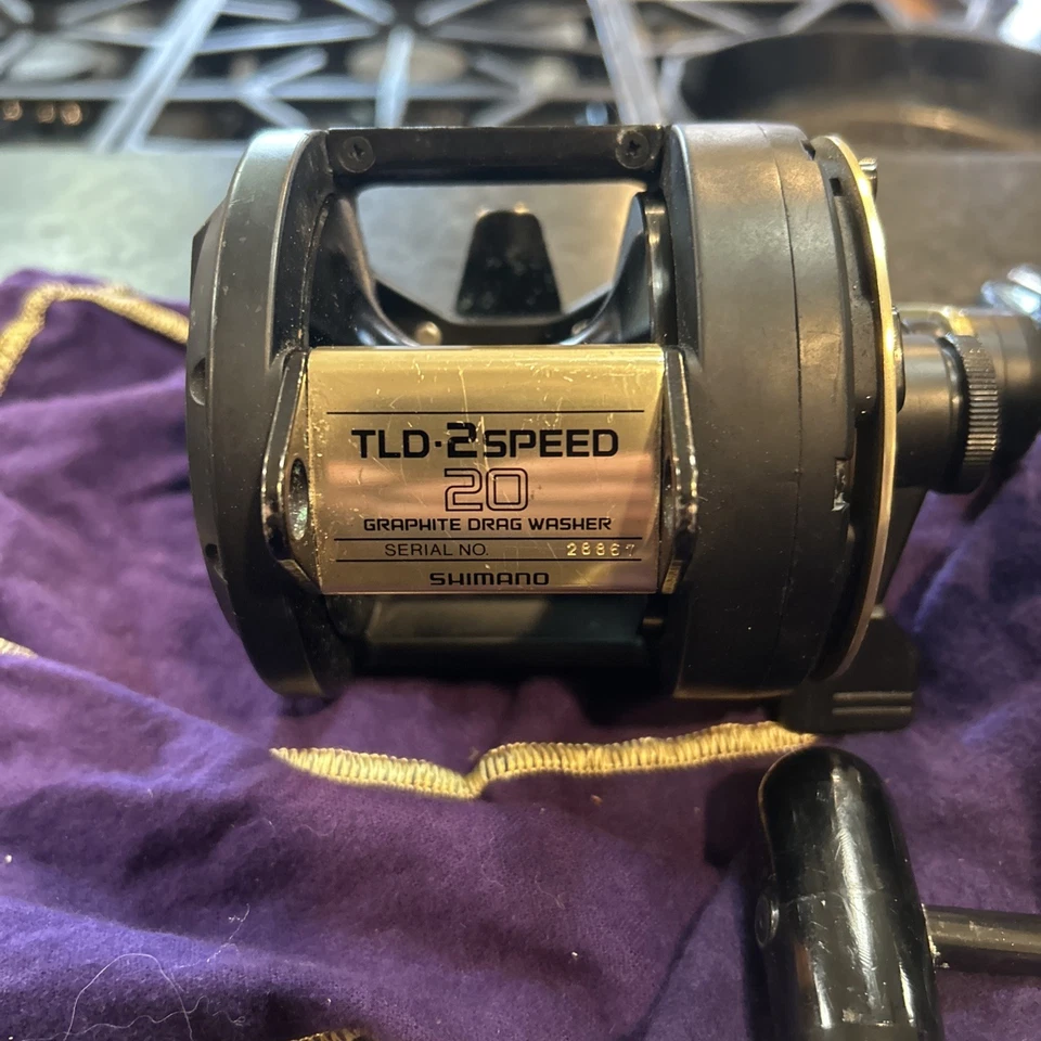 2-Shimano TLD 20 (1) 2 Speed Lever Drag (1)regular Fishing Reels Very Nice - Image 2 of 4