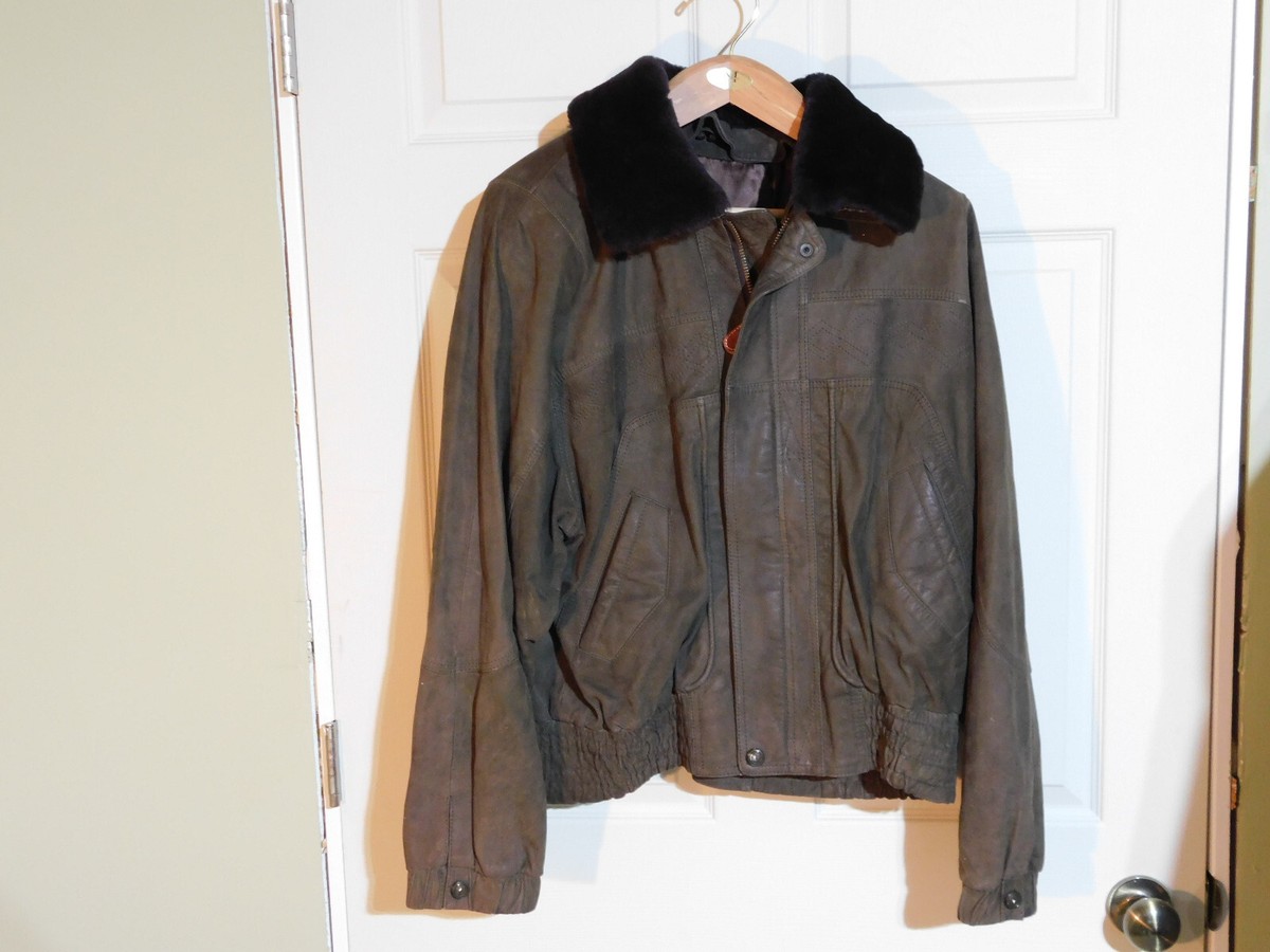 Mens Green Leather Jacket by Fiocchi, Italy. Size 42-44 Removable 