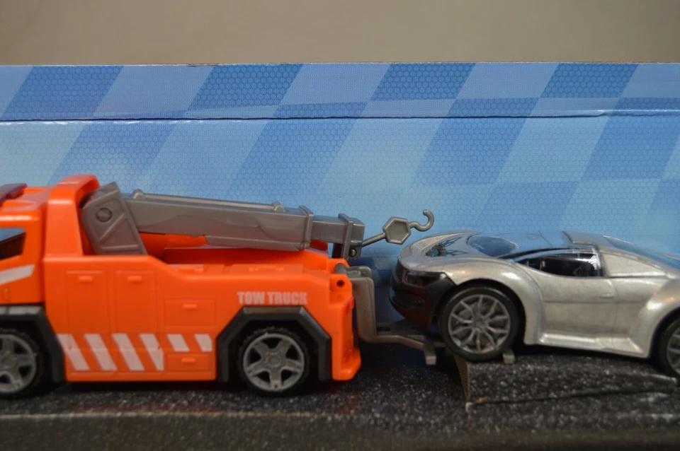 CAR BREAKDOWN TRUCK Toy Model Pickup Truck Lorry and Silver Sports Car Toy Model - Image 2 of 4