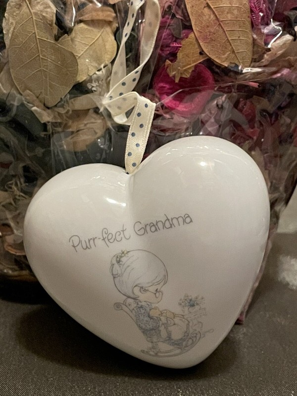 Perfect Grandma Precious Moments Pot Pourri Holder And 2 Bags Roses Guardian