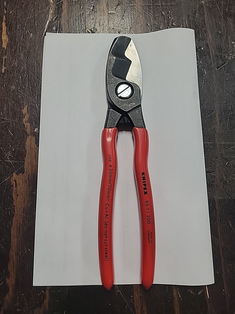 Knipex 95 11 200 cable shears for 20mm diameter and 70mm2 wires