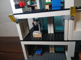 LEGO City: Police Station (7498) Complete Retired Set W/ Instructions