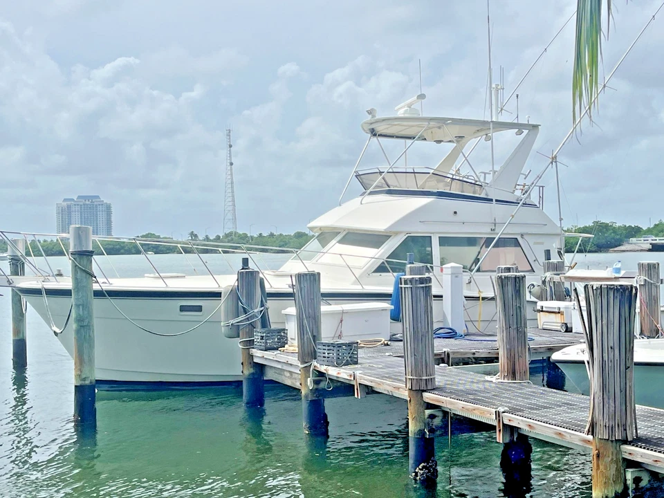 1985 Hatteras 45 Convertible Twin Detroit Diesel NO RESERVE - Image 2 of 4