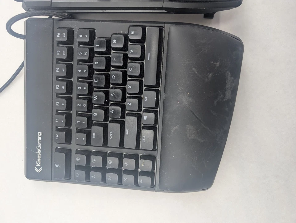 Teclado para juegos KINESIS KB975-SIL Freestyle Edge MX marrón RGB Foto 2 de 4