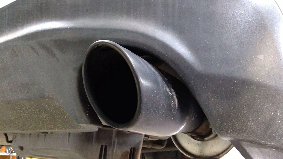 Silenciador trasero derecho exaust Ford Mustang 2011-2014 OEM Foto 2 de 4